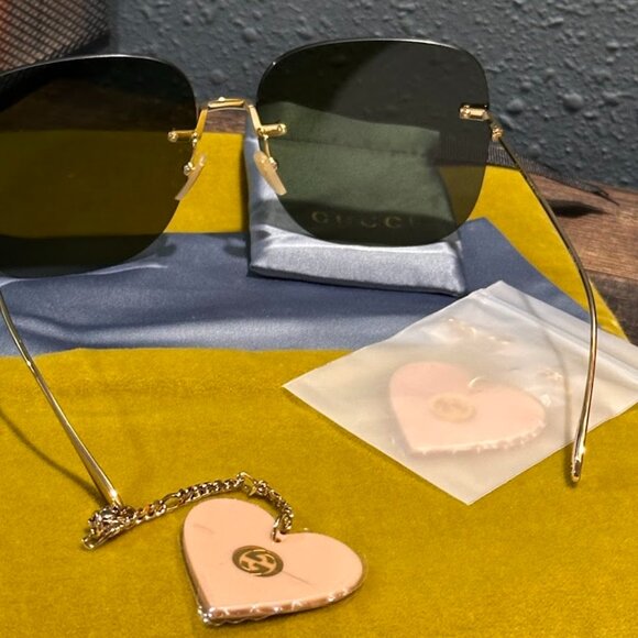 GUCCI Sunglasses with Dangle Hearts & Ltd Edition Case GUCCI Luxury Sunnies NWT - Picture 15 of 16